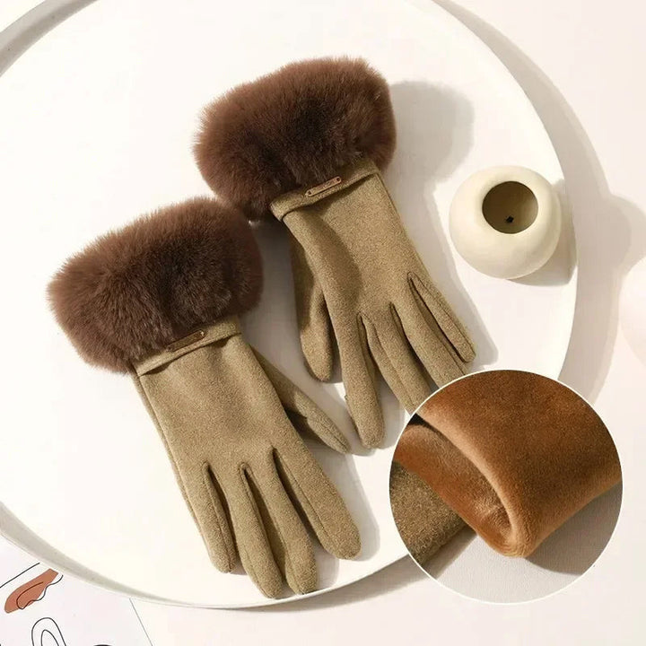 Élara Plush Cuff Winter Gloves