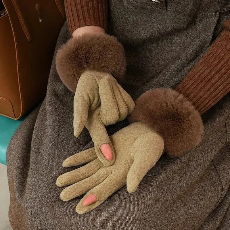 Élara Plush Cuff Winter Gloves