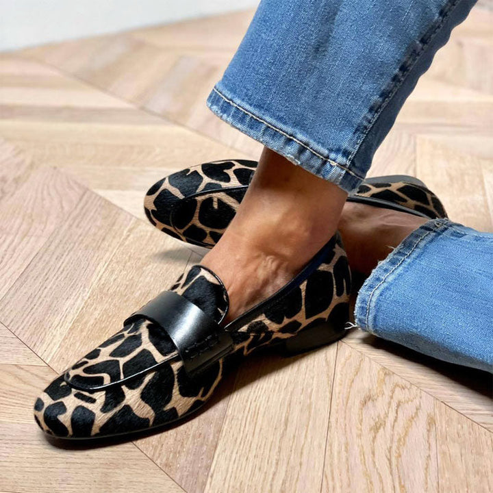 Giulia Bellini Giraffe Print Slip-On Loafers