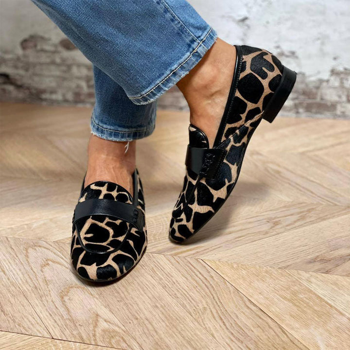 Giulia Bellini Giraffe Print Slip-On Loafers