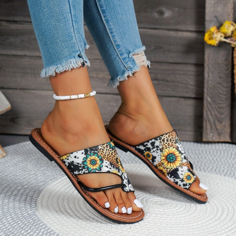 Isabella Conti Colorful Flat Sandals with Toe Strap